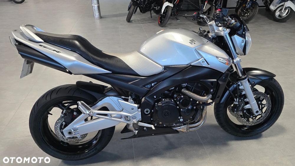 Suzuki GSR - 20