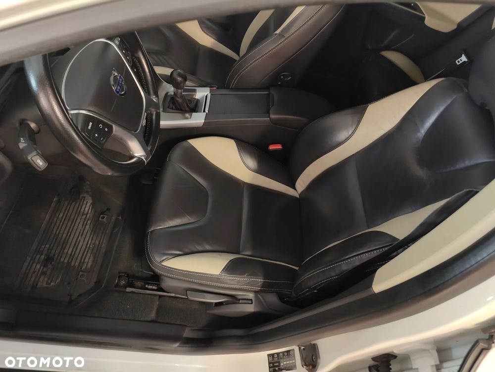 Volvo XC 60 D5 AWD R-Design - 23