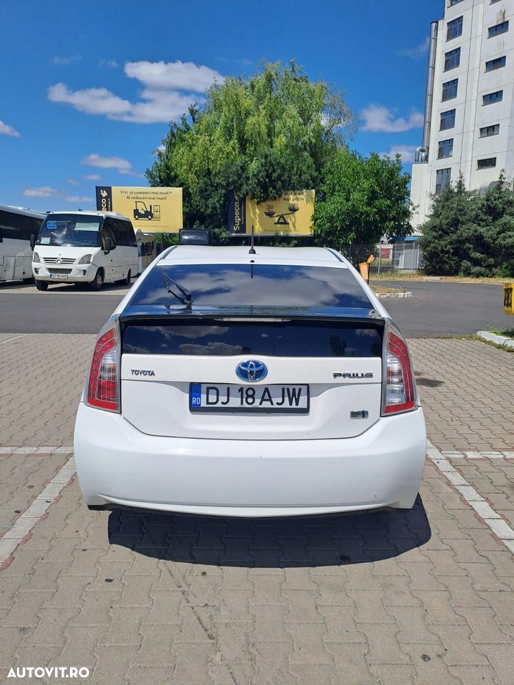 Toyota Prius (Hybrid) - 3