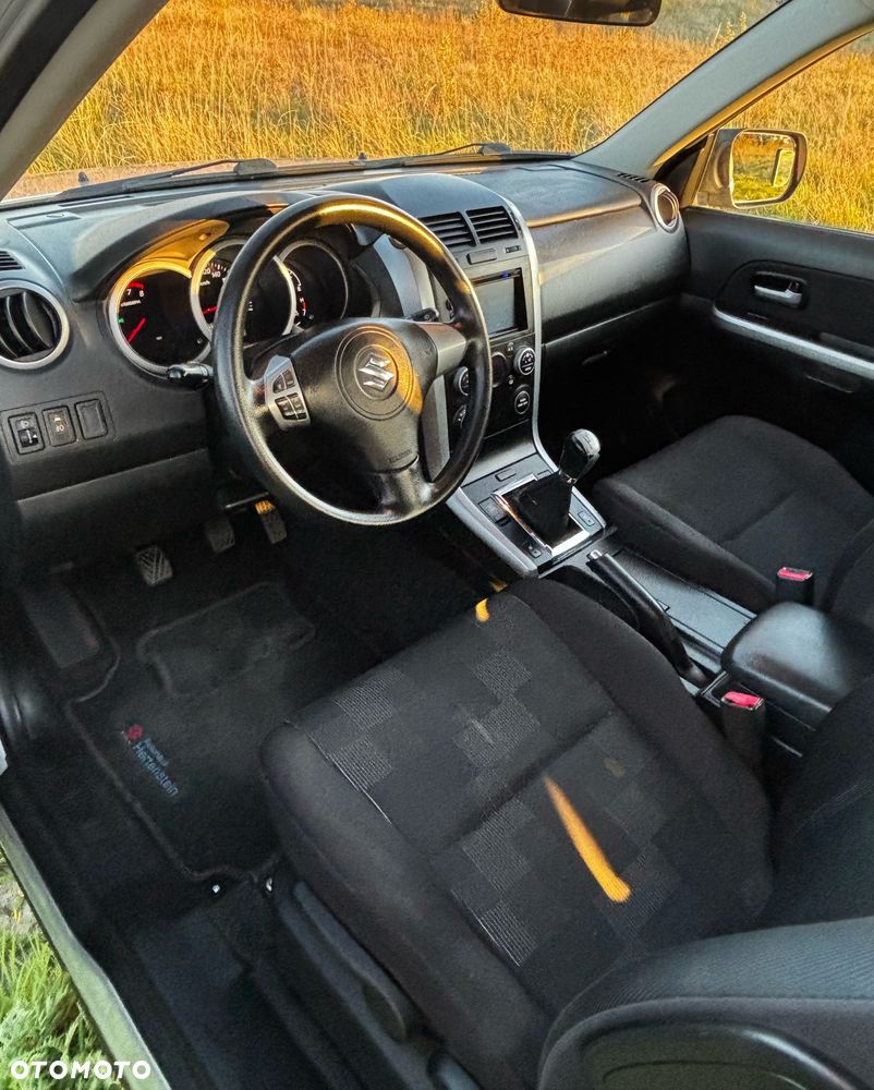 Suzuki Grand Vitara 2.4 Comfort - 12