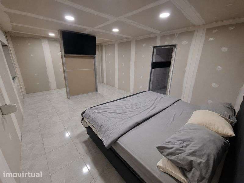 Moradia transformada em T6 - Grande imagem: 5/12