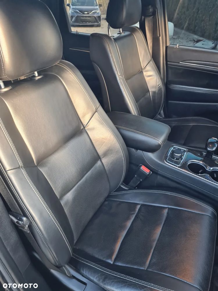 Jeep Grand Cherokee - 32