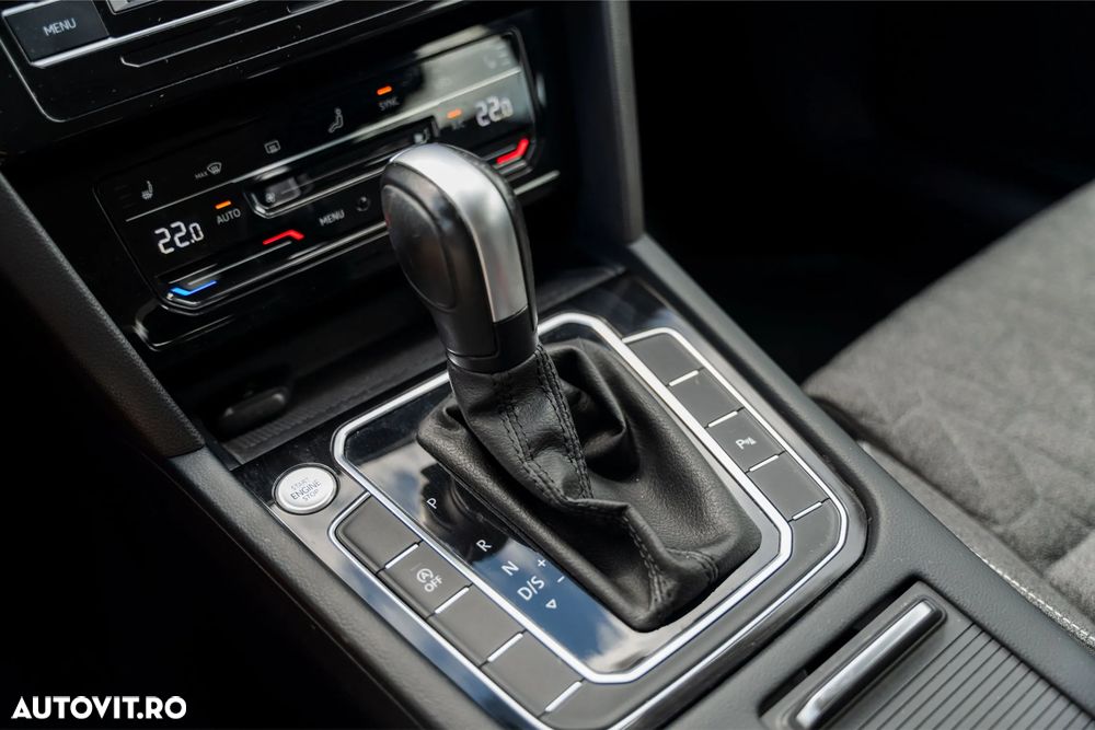 VOLKSWAGEN Passat 2023 — imagine 18