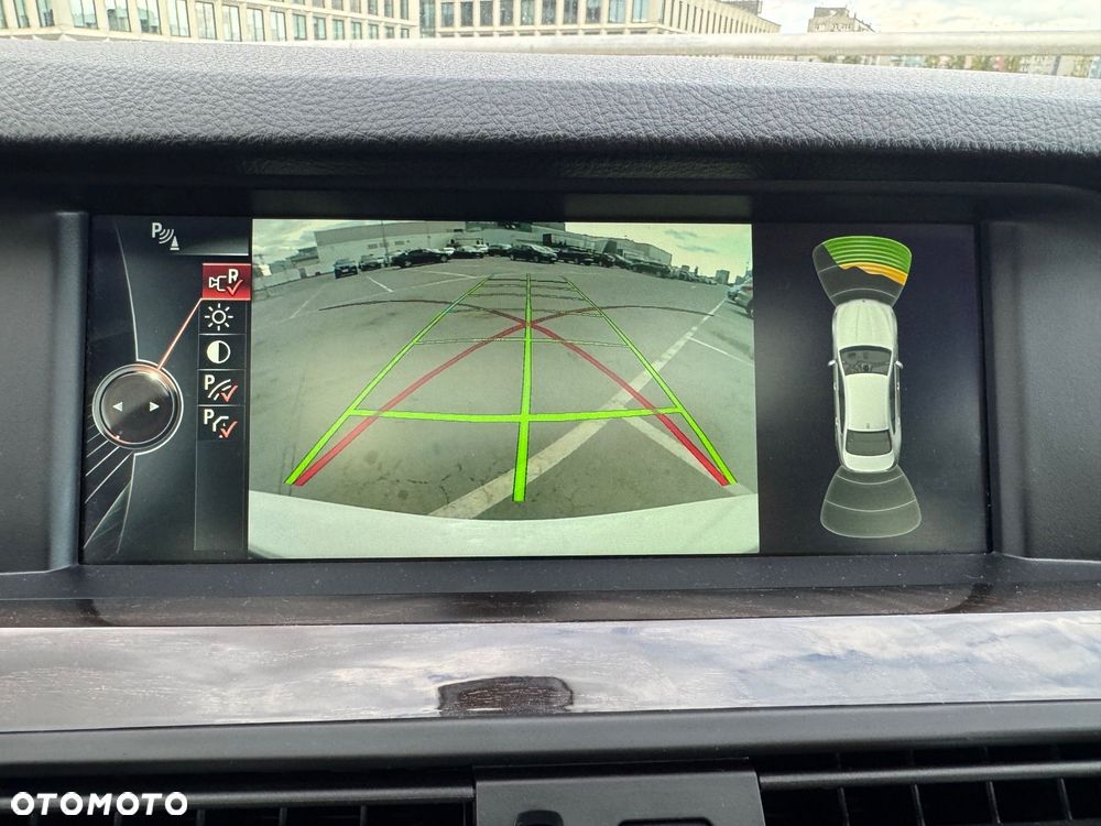 BMW Seria 5 528i - 24