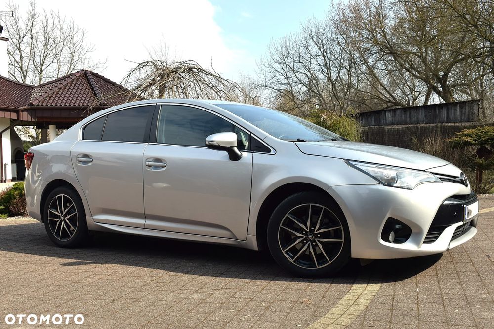 Toyota Avensis 1.8 Premium - 16