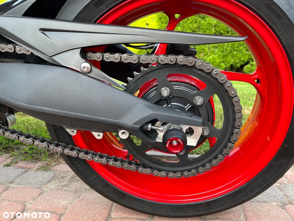 Triumph Street Triple - 31
