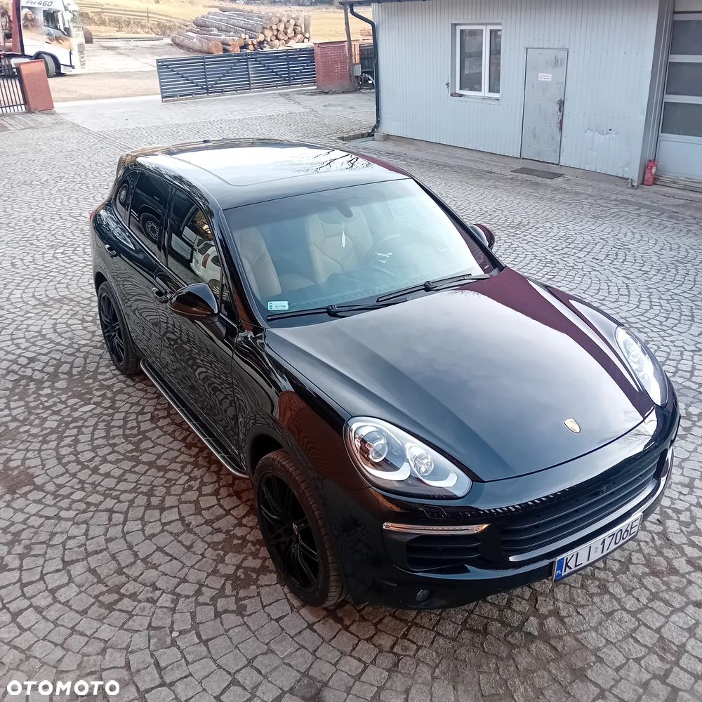 Porsche Cayenne - 1