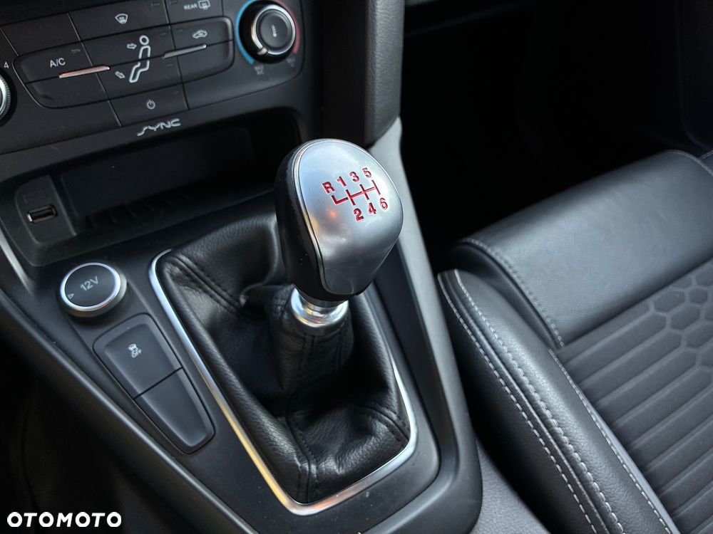 Ford Focus 2.0 EcoBoost ST - 31