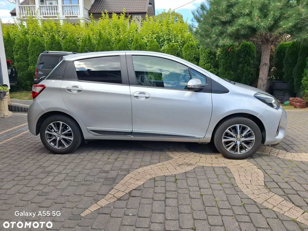 Toyota Yaris 1.5 Premium - 8