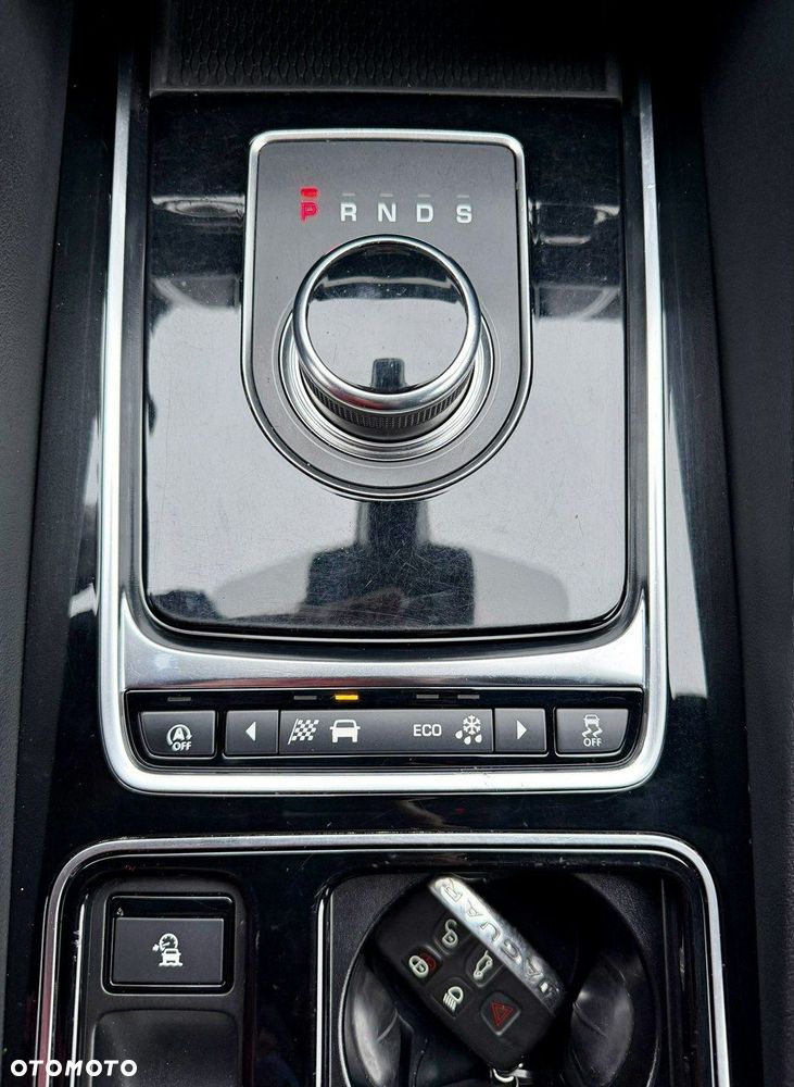 Jaguar F-Pace 25d AWD R-Sport - 23