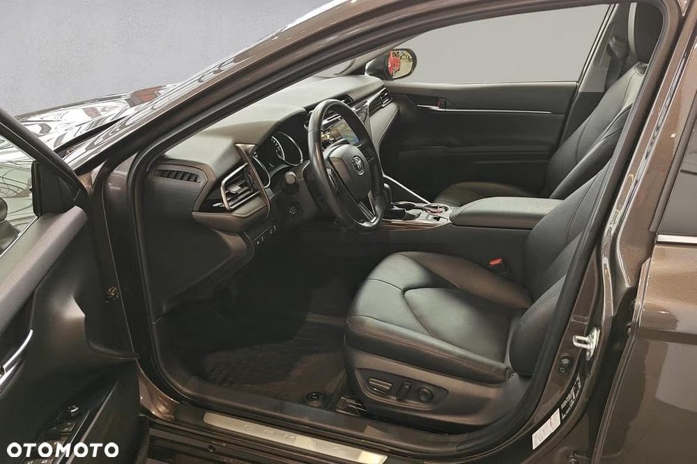 Toyota Camry Executive - 4