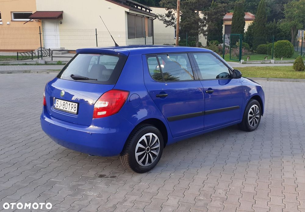 Skoda Fabia 1.2 HTP Ambiente - 11