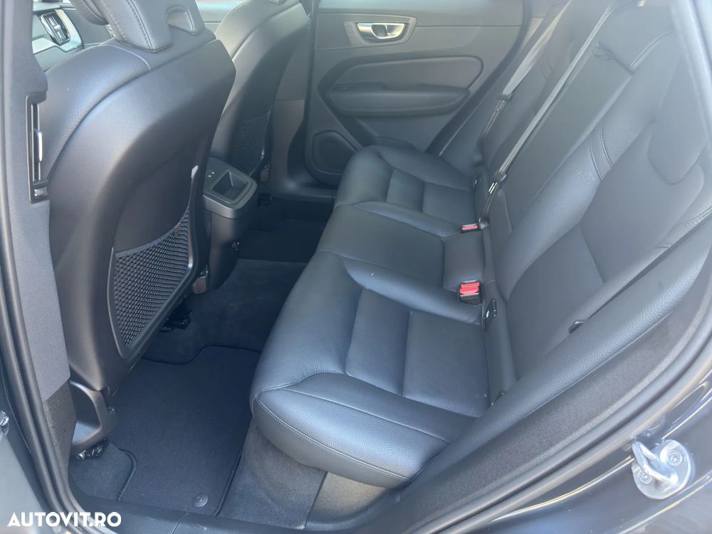 Volvo XC 60 B4 MHEV AT FWD Core - 28