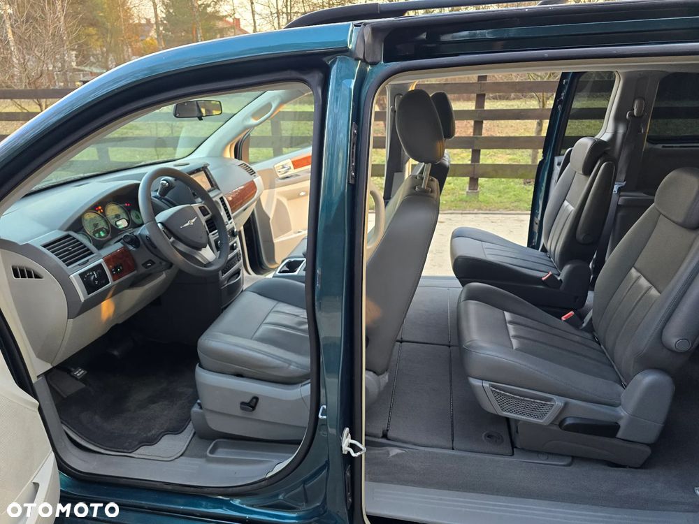Chrysler Grand Voyager - 17