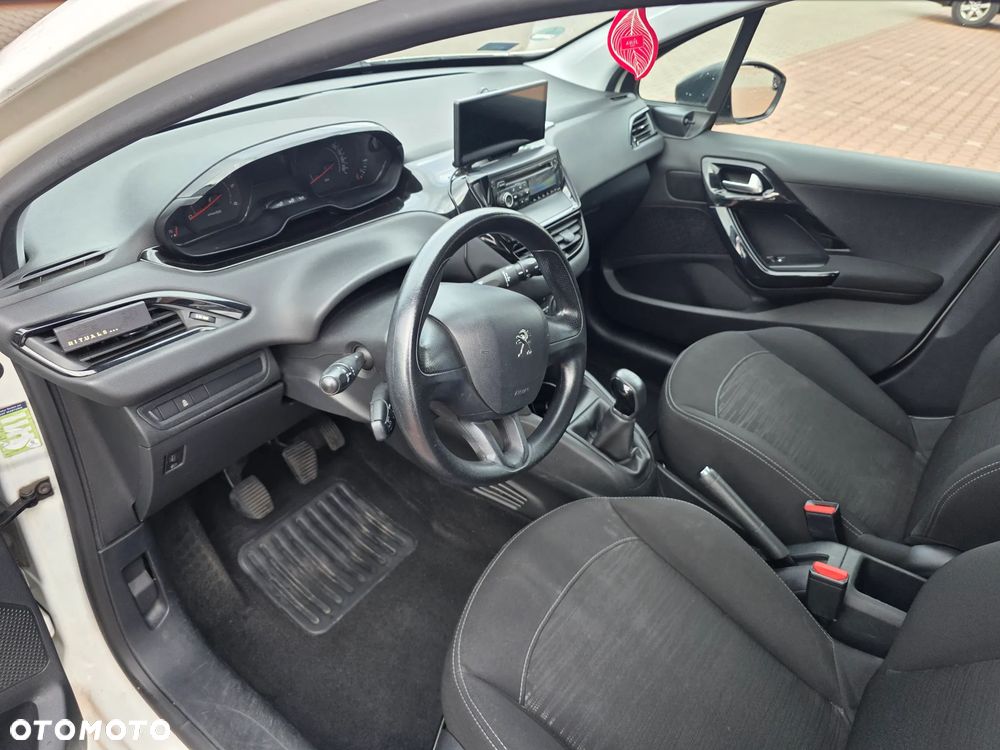 Peugeot 208 - 10