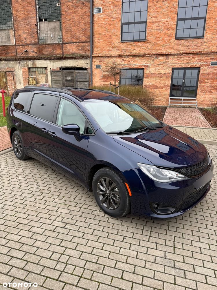 Chrysler Pacifica - 18