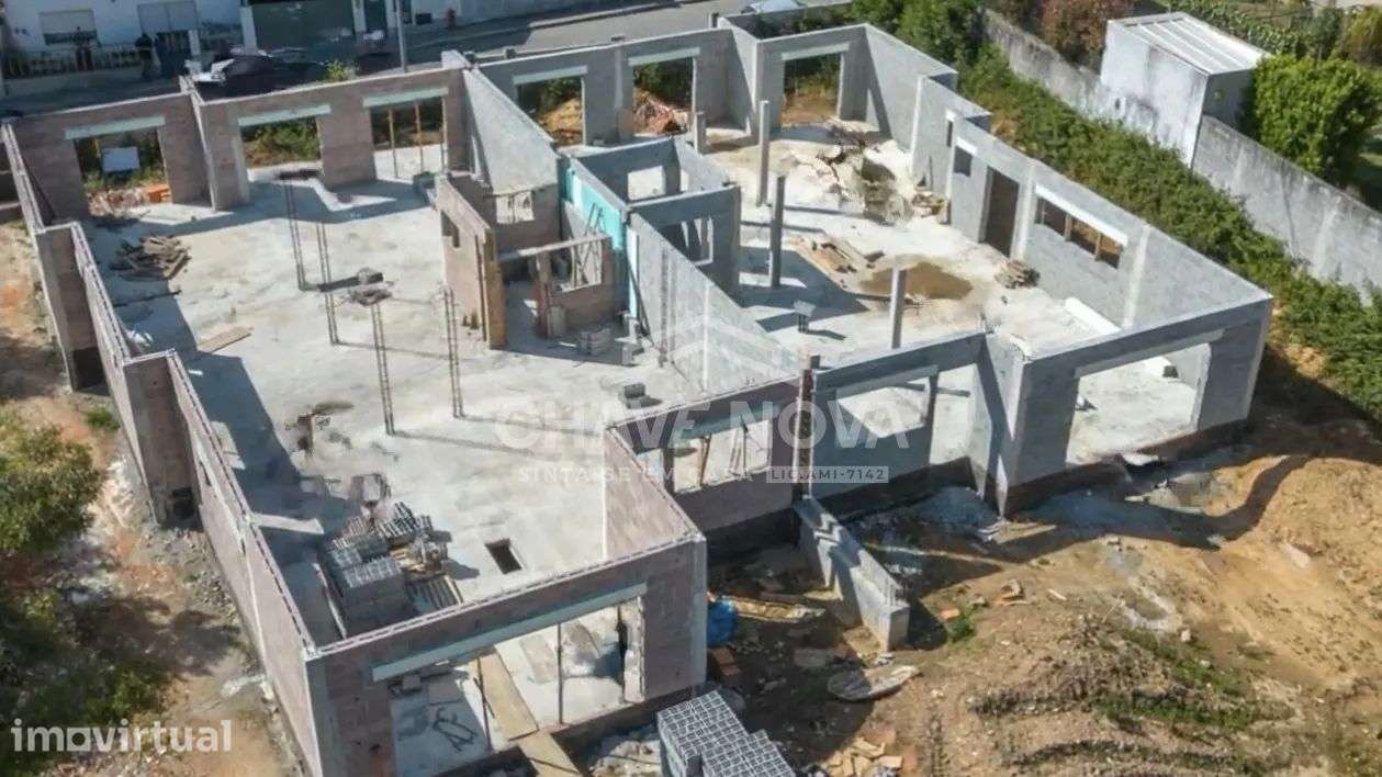 Moradia T4 com Piscina em Grijó – Espaço, Conforto e Privacidade - Grande imagem: 4/6