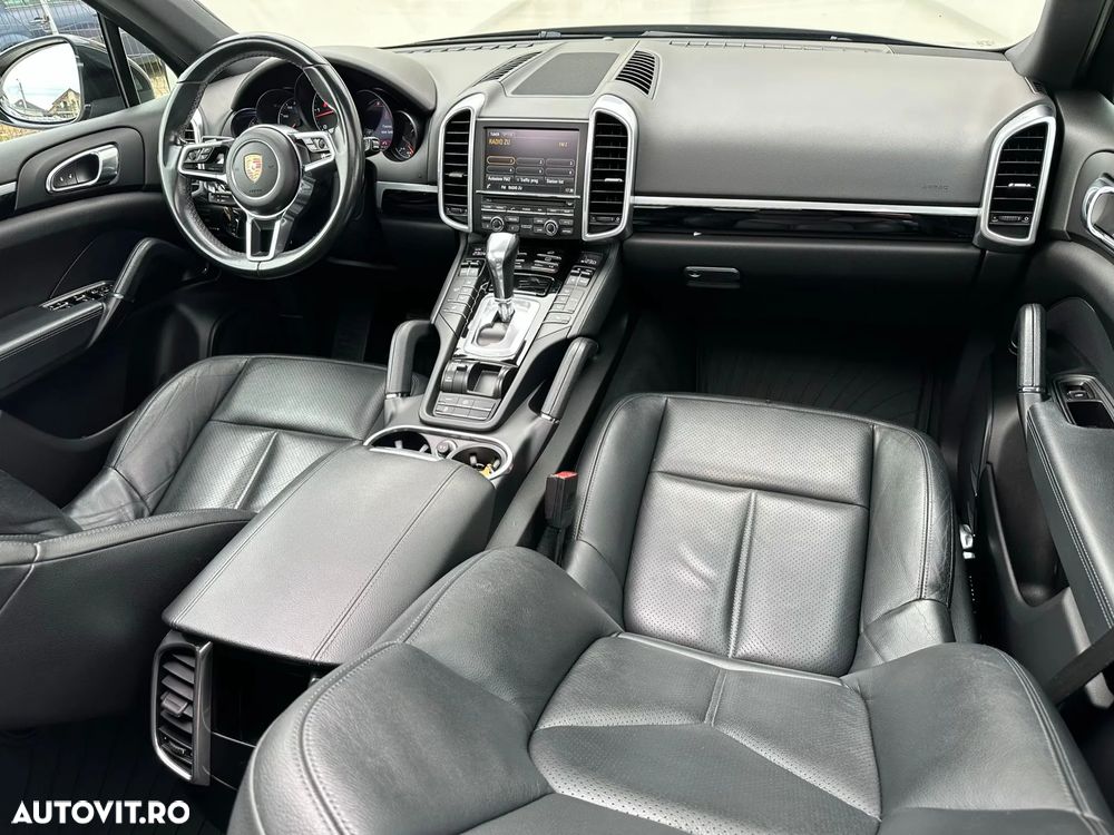 Porsche Cayenne 3.0 L - 6
