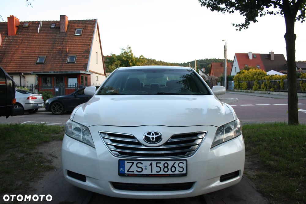 Toyota Camry 2.4 Hybrid - 1