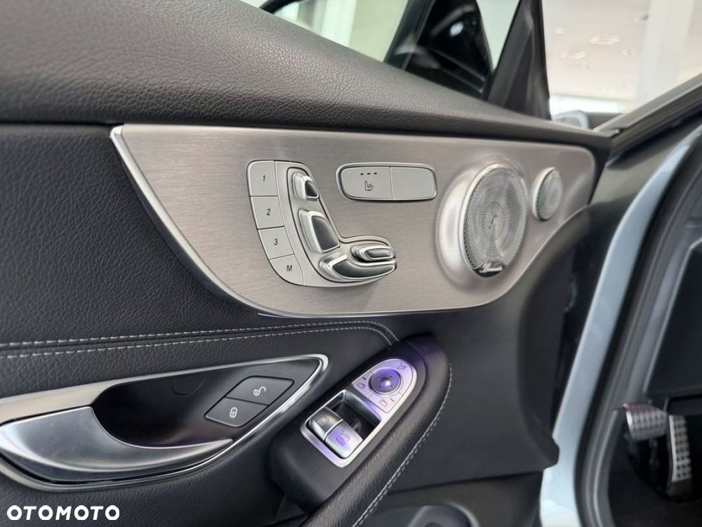 Mercedes-Benz Klasa C 300 9G-TRONIC Night Edition - 20