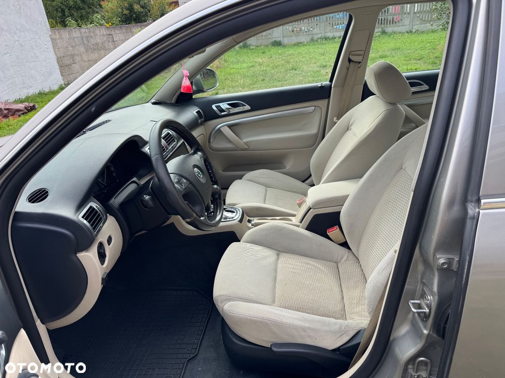 Skoda Superb 2.8 V6 Elegance Tiptr - 12