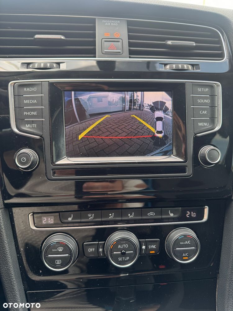 Volkswagen Golf - 11