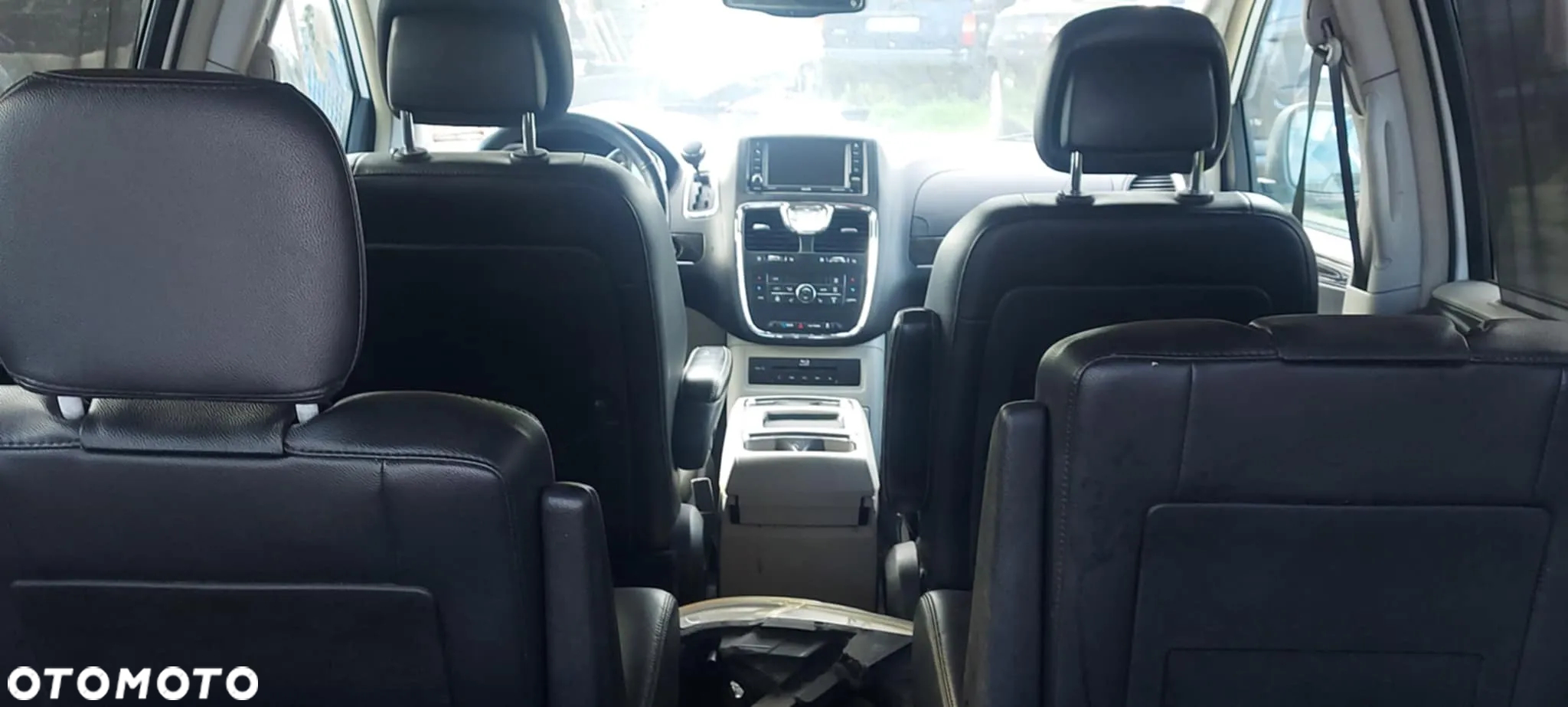 Chrysler Town & Country 3.6 Limited - 9