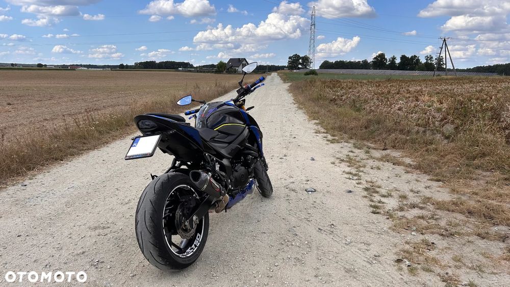 Suzuki GSX - 7