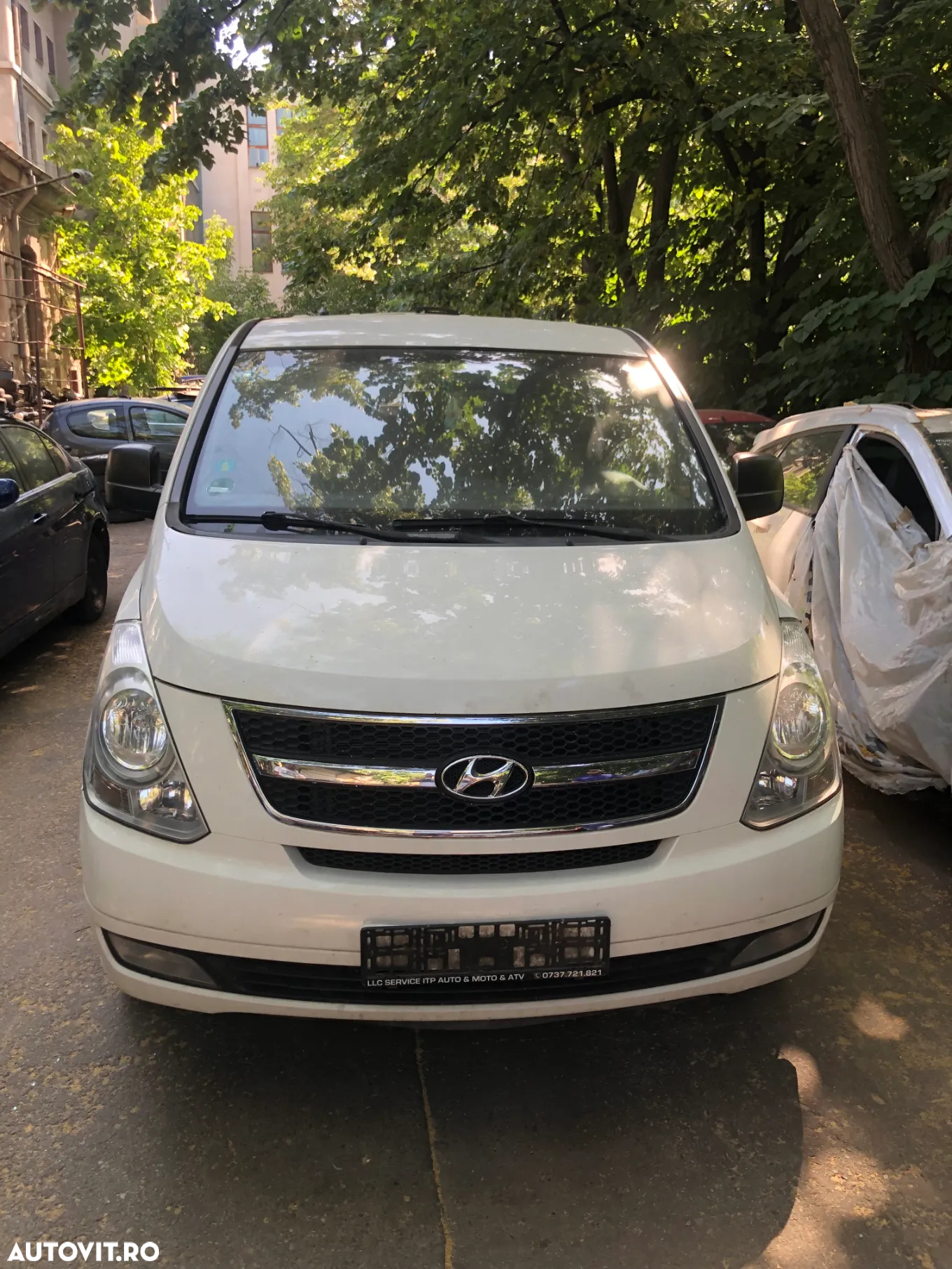 Dezmembrez Hyundai H1 alb 2011 diesel - 4
