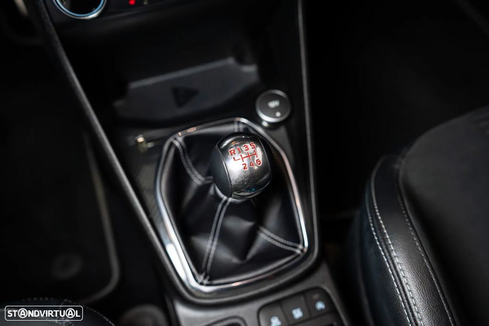 Ford Fiesta 1.5 EcoBoost S&S c/ Pack Pele Exclusiva ST - 14