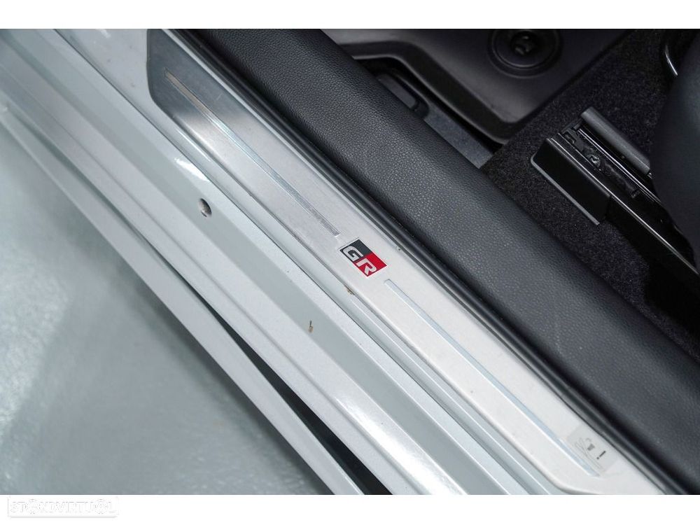 Toyota Corolla Touring Sports - 20