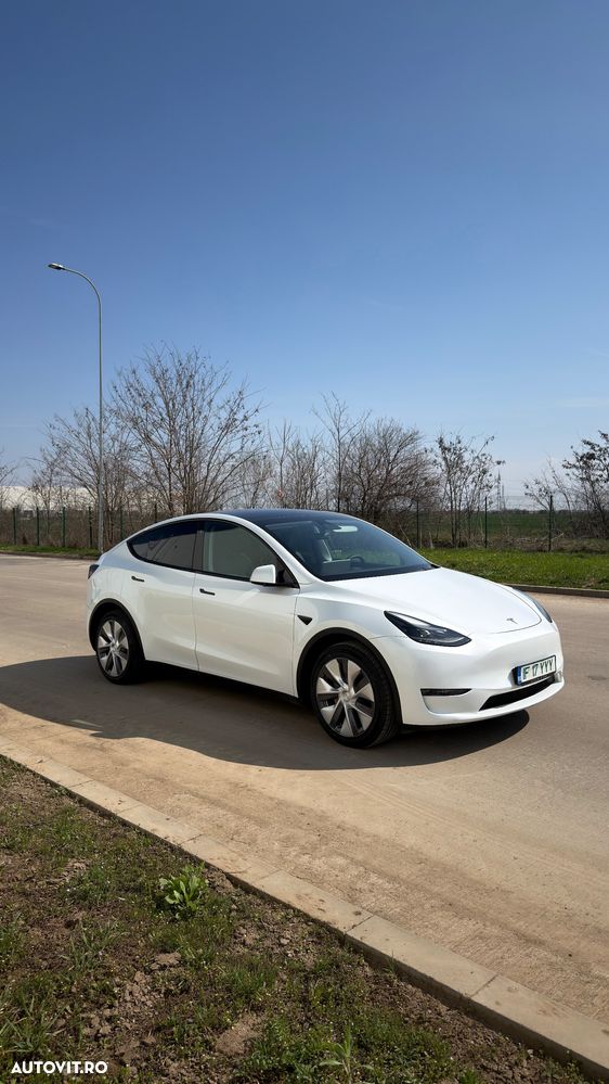 Tesla Model Y - 1