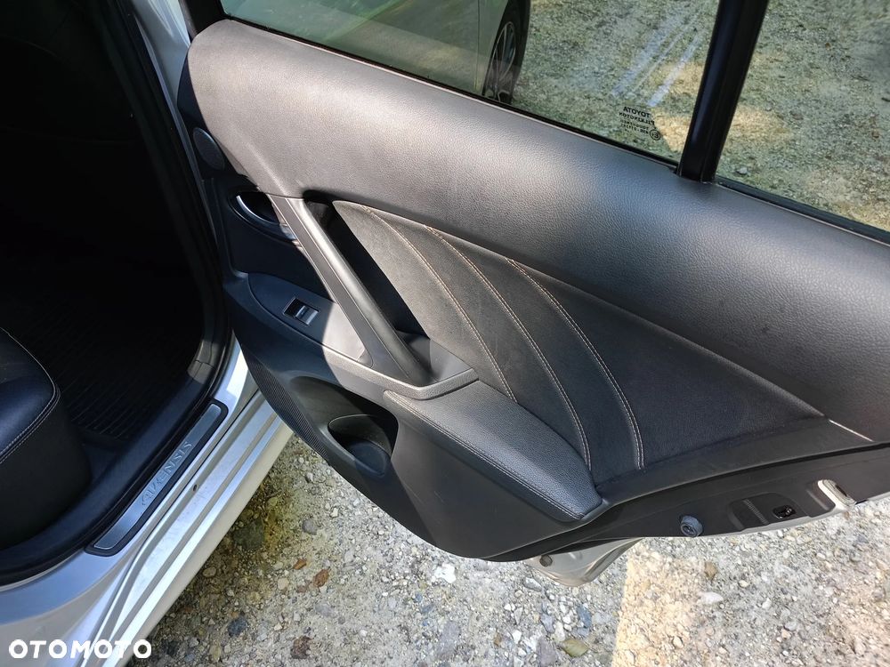 Toyota Avensis 2.0 Premium MS - 25