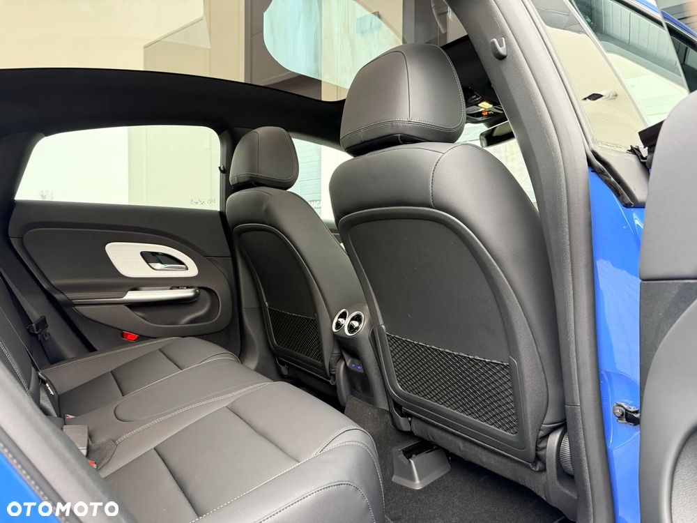 Mercedes-Benz CLA - 25