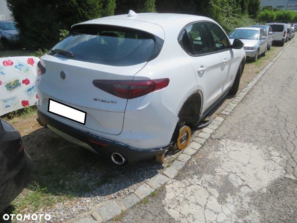 Alfa Romeo Stelvio 2.2 JTDM Q4 - 4
