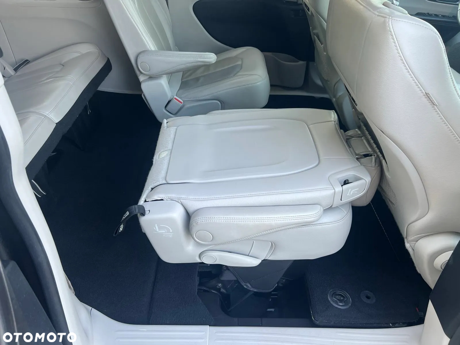 Chrysler Pacifica - 20