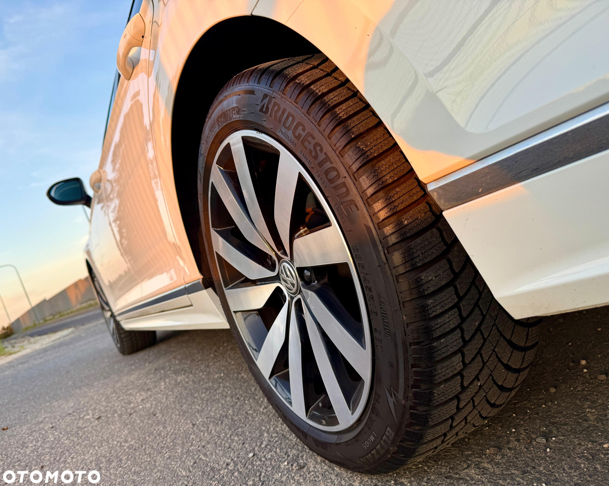 Volkswagen Passat - 11