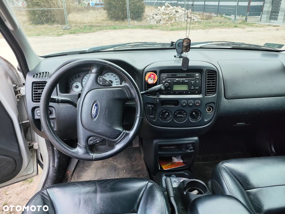 Ford Maverick 3.0 V6 Limited - 5