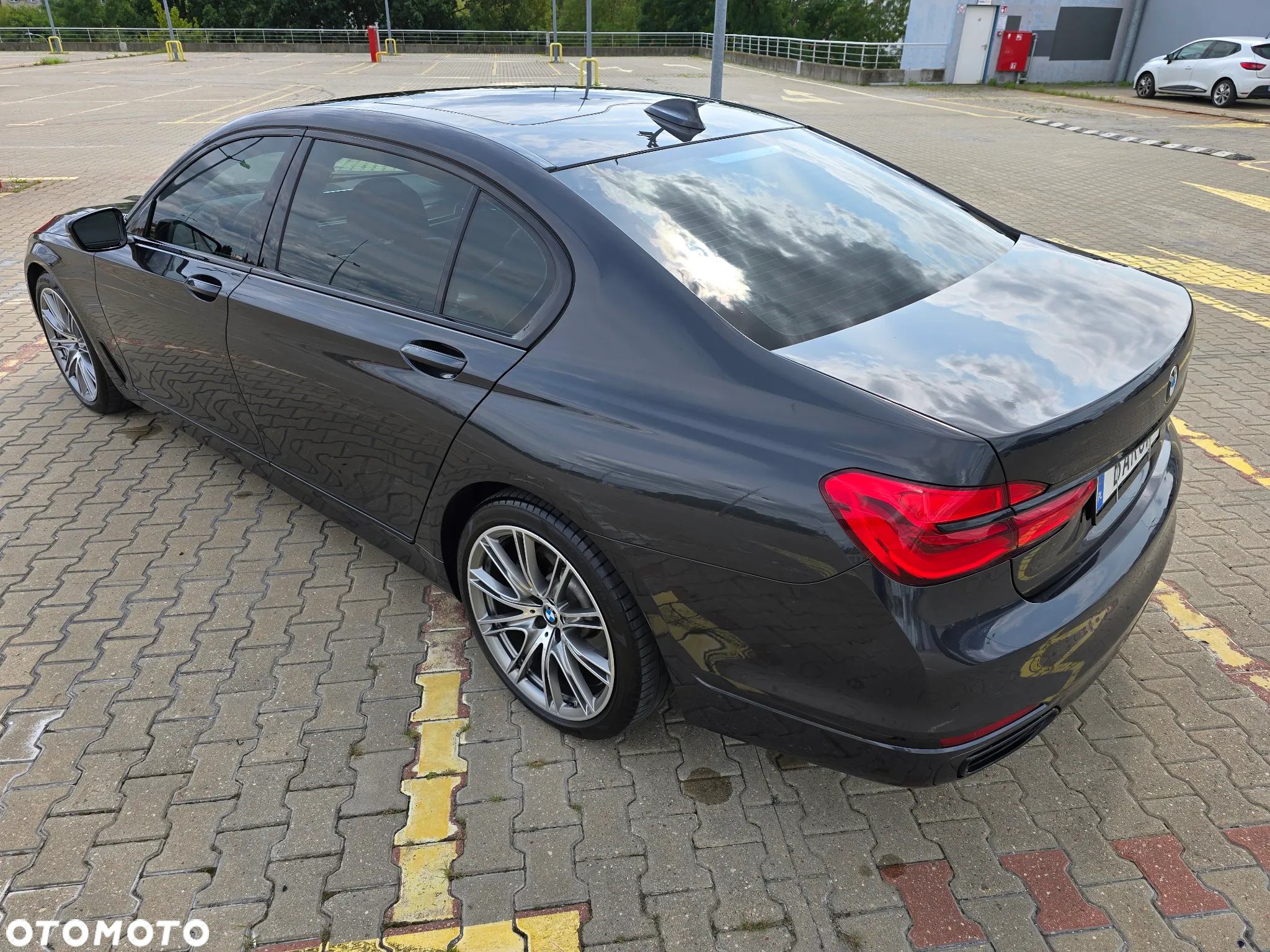 BMW Seria 7 740Li - 9