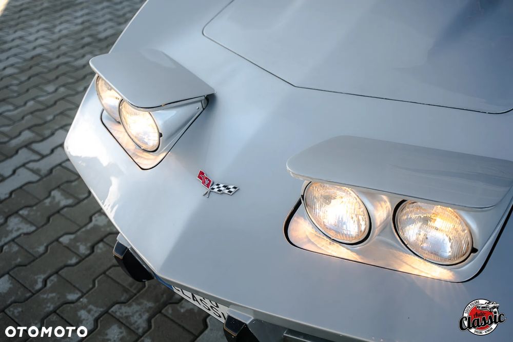 Chevrolet Corvette - 13
