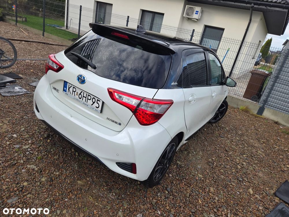 Toyota Yaris Hybrid 100 Selection Platinum - 5