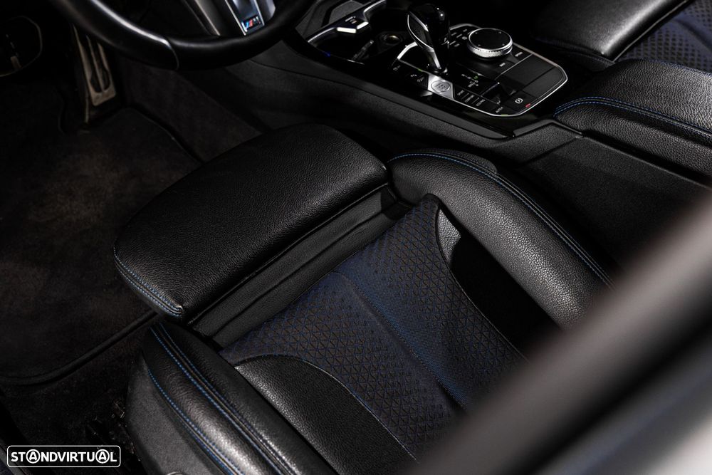 BMW 118 i Pack Desportivo M Auto - 25