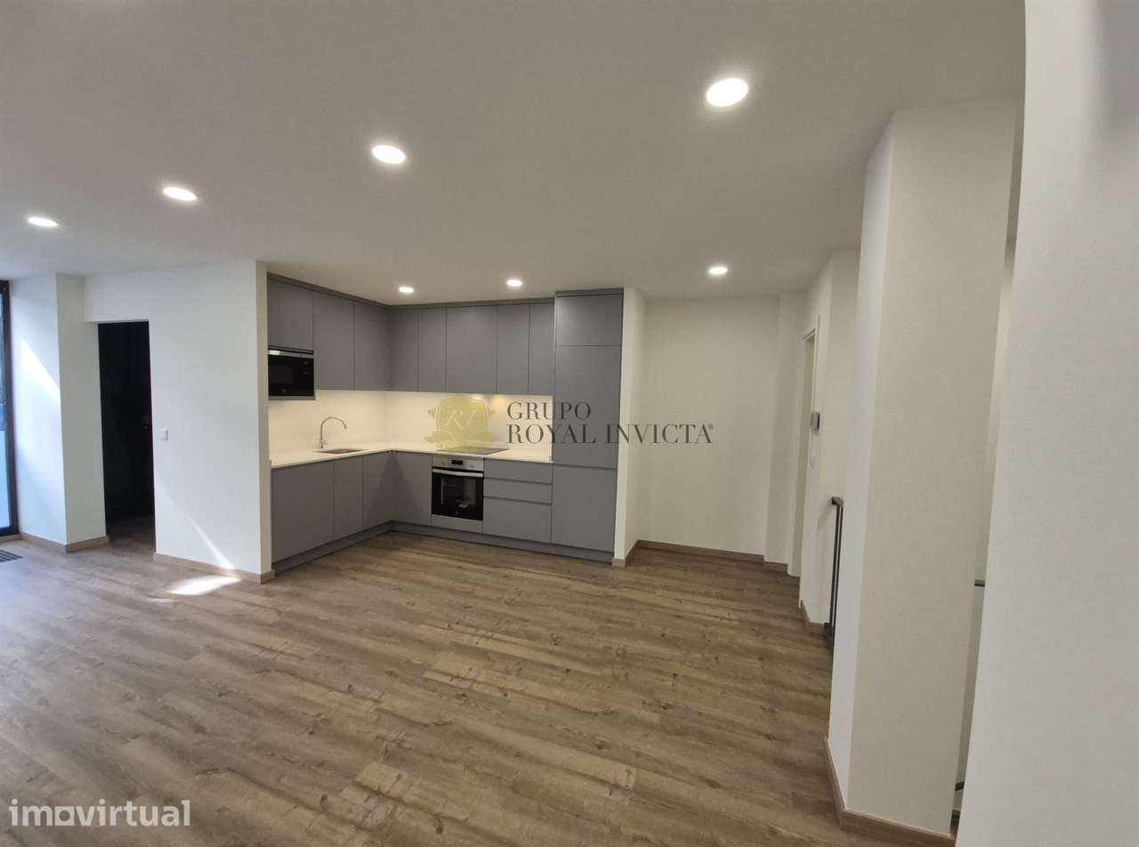 Oportunidade – Apartamento T2 Remodelado no Porto - Grande imagem: 5/26