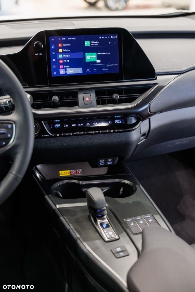 Lexus UX - 30