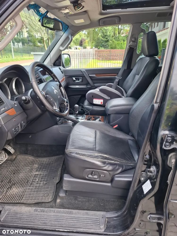 Mitsubishi Pajero - 11