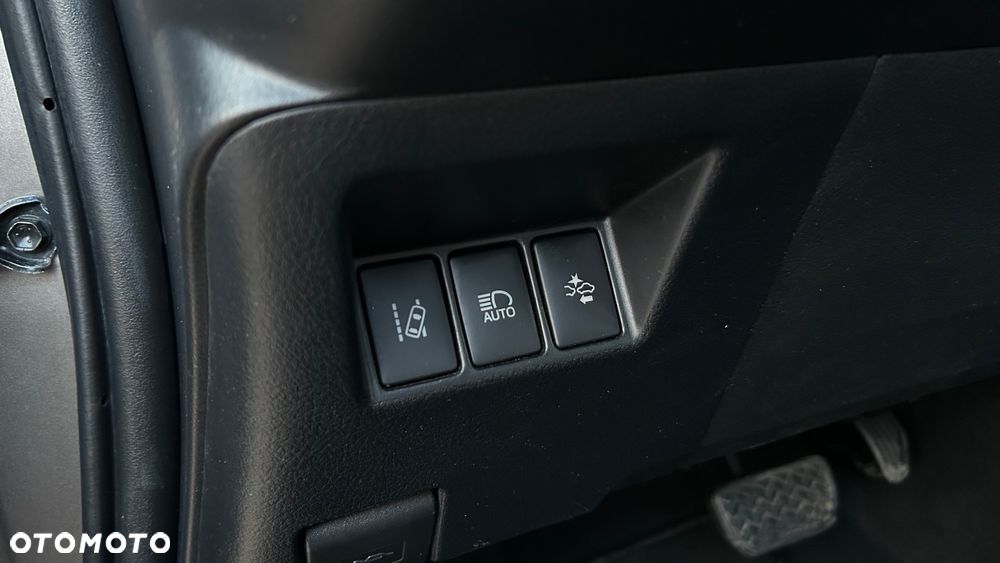 Toyota Yaris Hybrid 100 Business Edition - 19