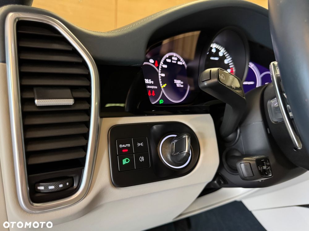Porsche Cayenne - 9