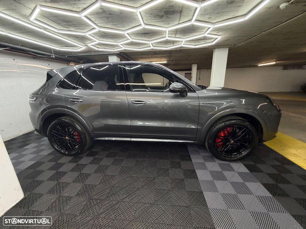 Porsche Cayenne Turbo E-Hybrid - 3