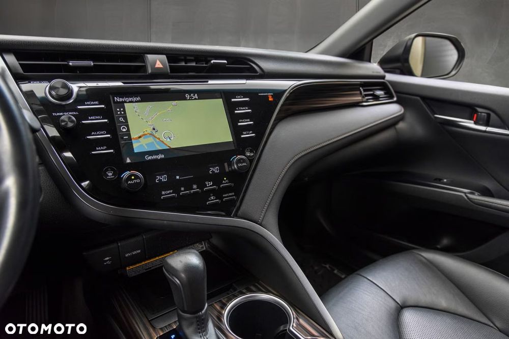 Toyota Camry 2.5 Hybrid Executive CVT - 14