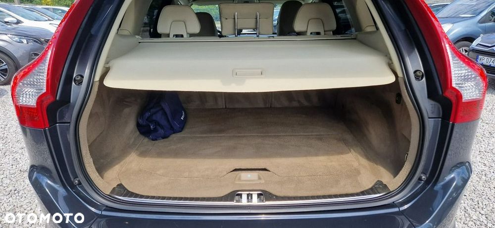 Volvo XC 60 D5 AWD Geartronic Summum - 11